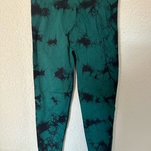 Stylish booty lift Teal and Black Leggings